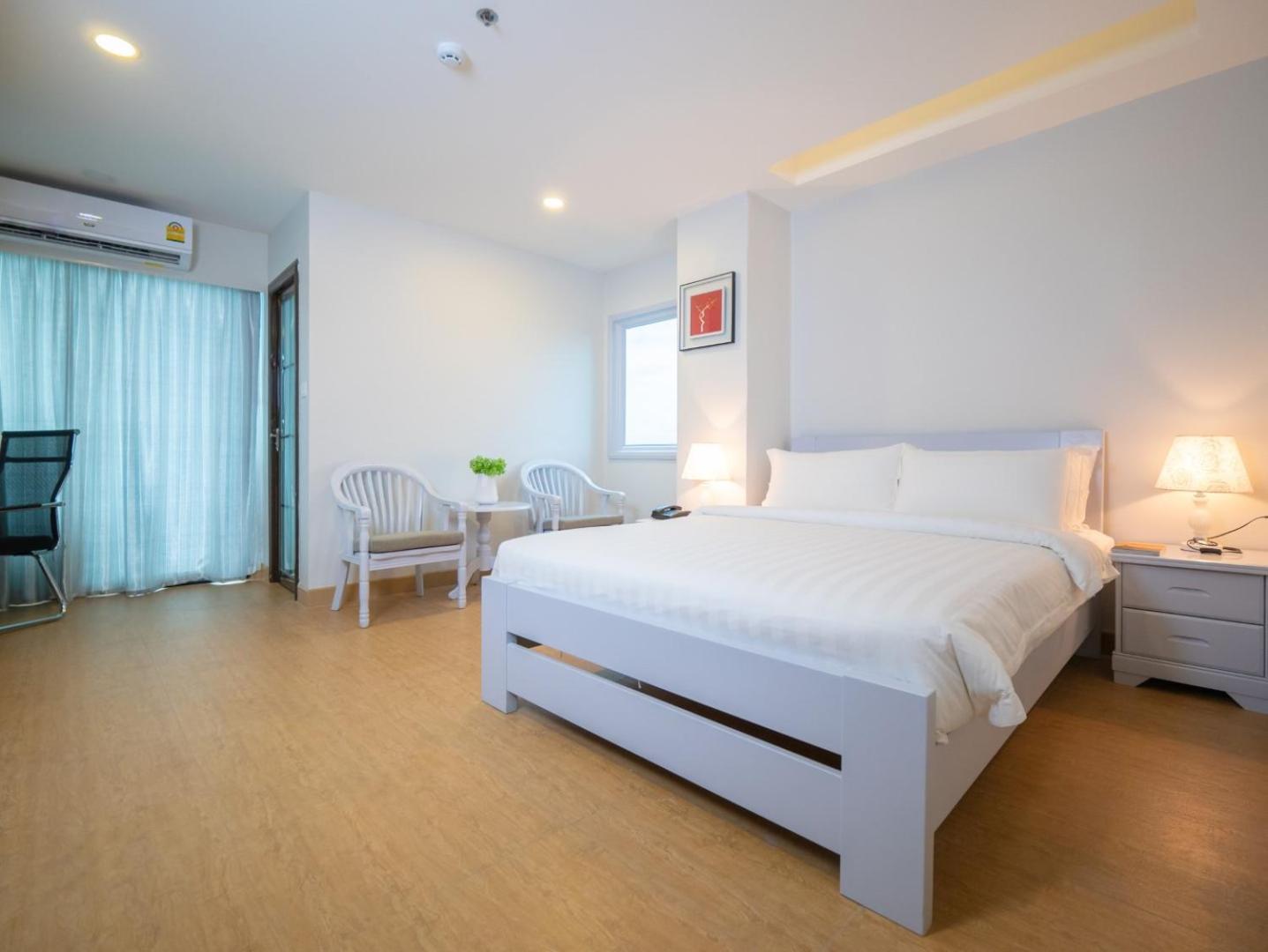 The Kinn Bangkok Bagian luar foto